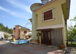 فيلا مستقلة من المالك مباشرة بإطلالة مميزة في مركز ألانيا