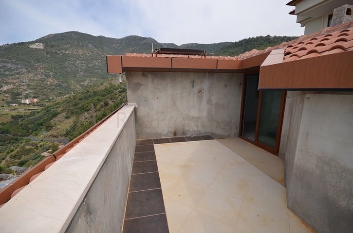 فيلا مميزة من قبل شركة البناء في منطقة جكجيلي – ألانيا 