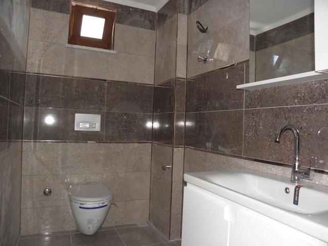 فيلا ضمن مجمع سكني على مسافة قريبة من البحر في منطقة كوناكليه – ألانيا 