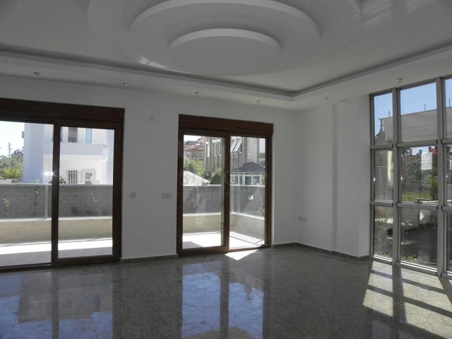 فيلا ضمن مجمع سكني على مسافة قريبة من البحر في منطقة كوناكليه – ألانيا 