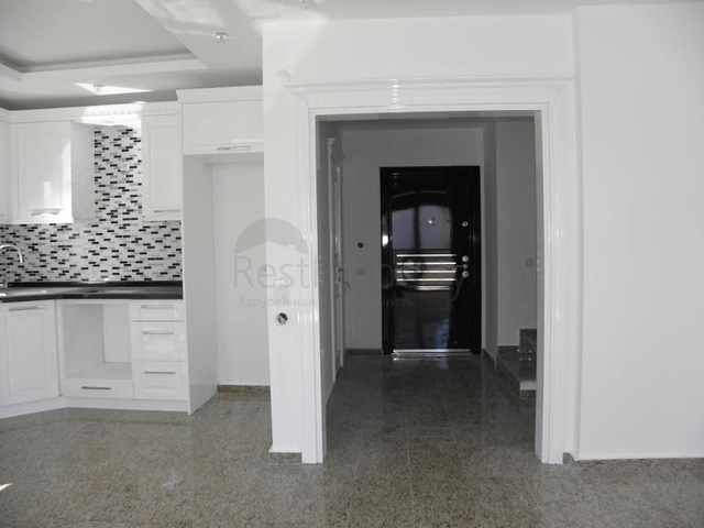 فيلا ضمن مجمع سكني على مسافة قريبة من البحر في منطقة كوناكليه – ألانيا 