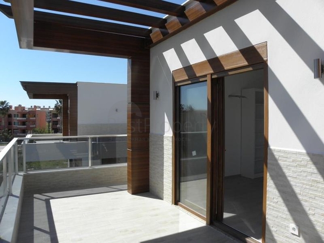 فيلا ضمن مجمع سكني على مسافة قريبة من البحر في منطقة كوناكليه – ألانيا 