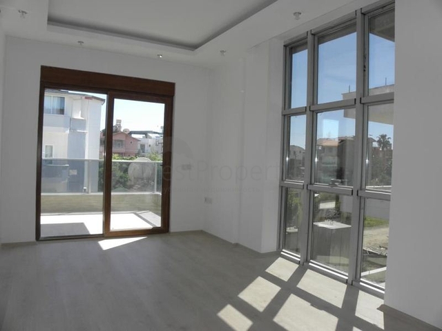 فيلا ضمن مجمع سكني على مسافة قريبة من البحر في منطقة كوناكليه – ألانيا 