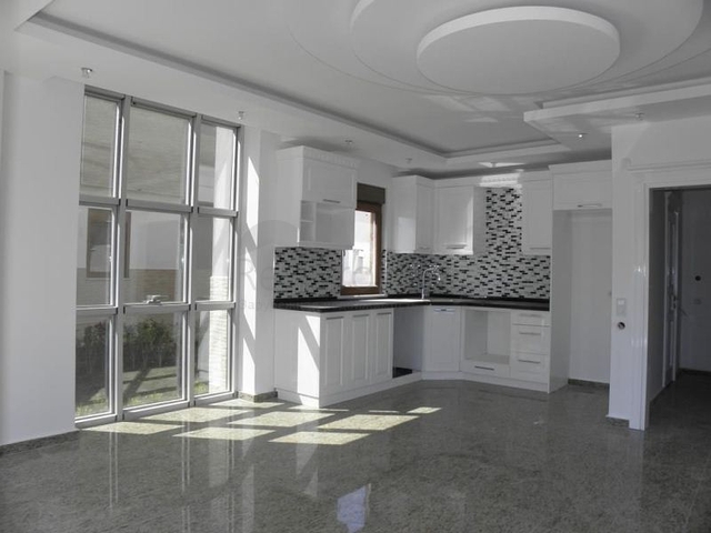 فيلا ضمن مجمع سكني على مسافة قريبة من البحر في منطقة كوناكليه – ألانيا 