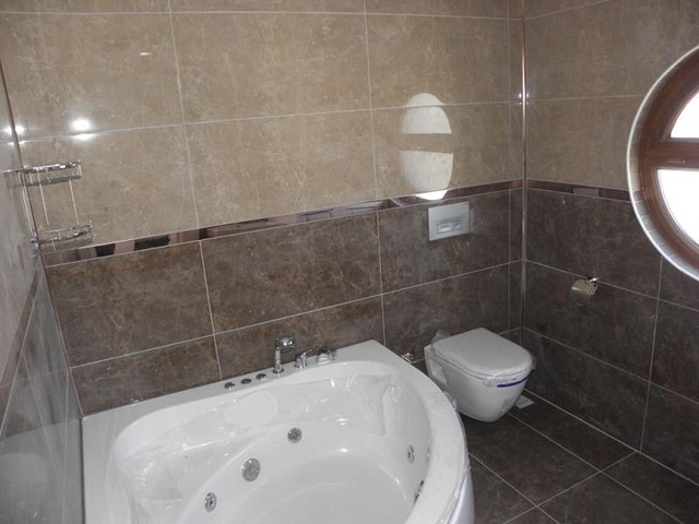 فيلا ضمن مجمع سكني على مسافة قريبة من البحر في منطقة كوناكليه – ألانيا 