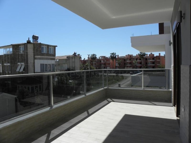 فيلا ضمن مجمع سكني على مسافة قريبة من البحر في منطقة كوناكليه – ألانيا 