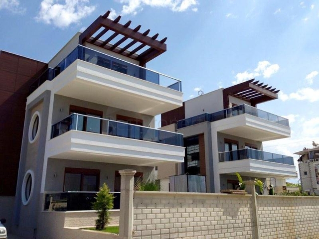 فيلا ضمن مجمع سكني على مسافة قريبة من البحر في منطقة كوناكليه – ألانيا 