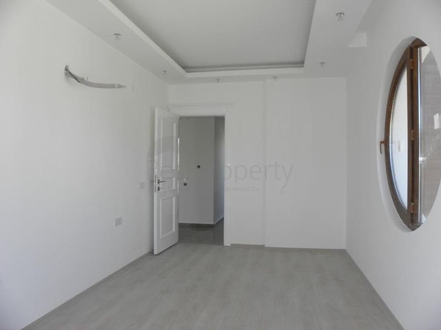 فيلا ضمن مجمع سكني على مسافة قريبة من البحر في منطقة كوناكليه – ألانيا 