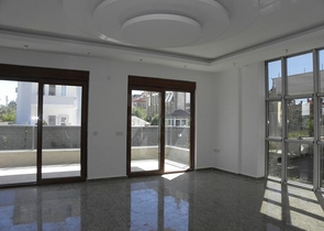 فيلا ضمن مجمع سكني على مسافة قريبة من البحر في منطقة كوناكليه – ألانيا 