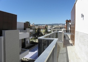 فيلا ضمن مجمع سكني على مسافة قريبة من البحر في منطقة كوناكليه – ألانيا 