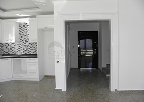 فيلا ضمن مجمع سكني على مسافة قريبة من البحر في منطقة كوناكليه – ألانيا 