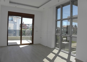 فيلا ضمن مجمع سكني على مسافة قريبة من البحر في منطقة كوناكليه – ألانيا 