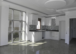 فيلا ضمن مجمع سكني على مسافة قريبة من البحر في منطقة كوناكليه – ألانيا 