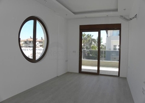 فيلا ضمن مجمع سكني على مسافة قريبة من البحر في منطقة كوناكليه – ألانيا 