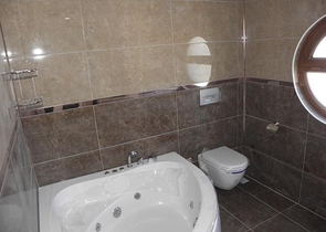 فيلا ضمن مجمع سكني على مسافة قريبة من البحر في منطقة كوناكليه – ألانيا 