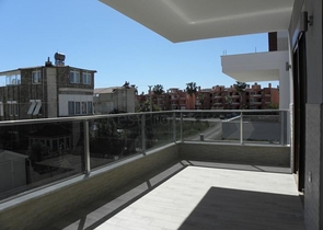 فيلا ضمن مجمع سكني على مسافة قريبة من البحر في منطقة كوناكليه – ألانيا 