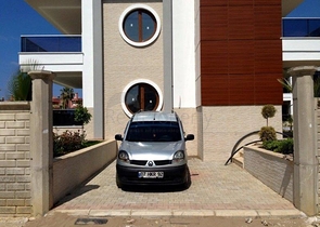 فيلا ضمن مجمع سكني على مسافة قريبة من البحر في منطقة كوناكليه – ألانيا 