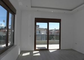 فيلا ضمن مجمع سكني على مسافة قريبة من البحر في منطقة كوناكليه – ألانيا 