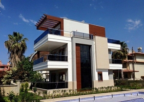 فيلا ضمن مجمع سكني على مسافة قريبة من البحر في منطقة كوناكليه – ألانيا 