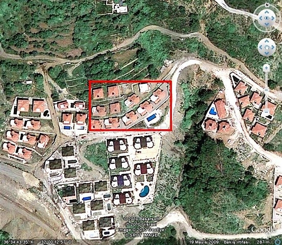 مجمع فيلات في مركز المدينة السياحية الانيا