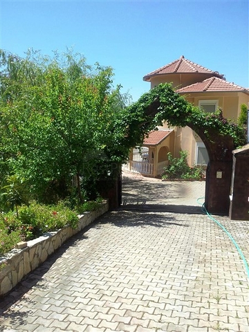 مجمع فيلات في مركز المدينة السياحية الانيا