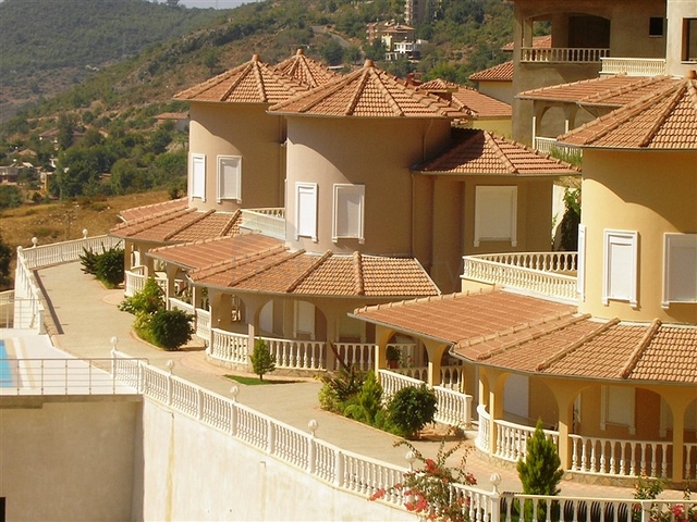 مجمع فيلات في مركز المدينة السياحية الانيا