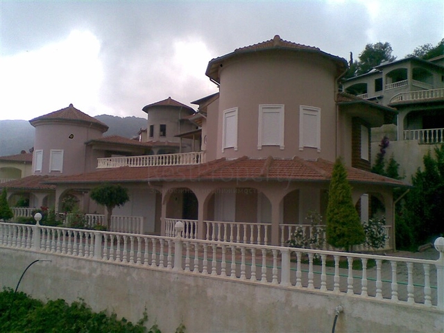 مجمع فيلات في مركز المدينة السياحية الانيا