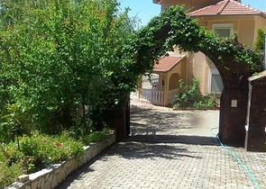 مجمع فيلات في مركز المدينة السياحية الانيا