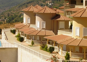 مجمع فيلات في مركز المدينة السياحية الانيا