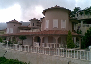 مجمع فيلات في مركز المدينة السياحية الانيا