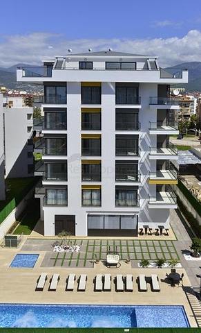 مجمع حديث على بعد 100 متر من شاطئ البحر الأبيض المتوسط في منطقة أوبا – ألانيا