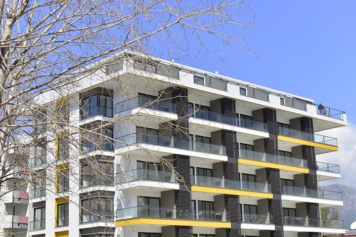 مجمع حديث على بعد 100 متر من شاطئ البحر الأبيض المتوسط في منطقة أوبا – ألانيا