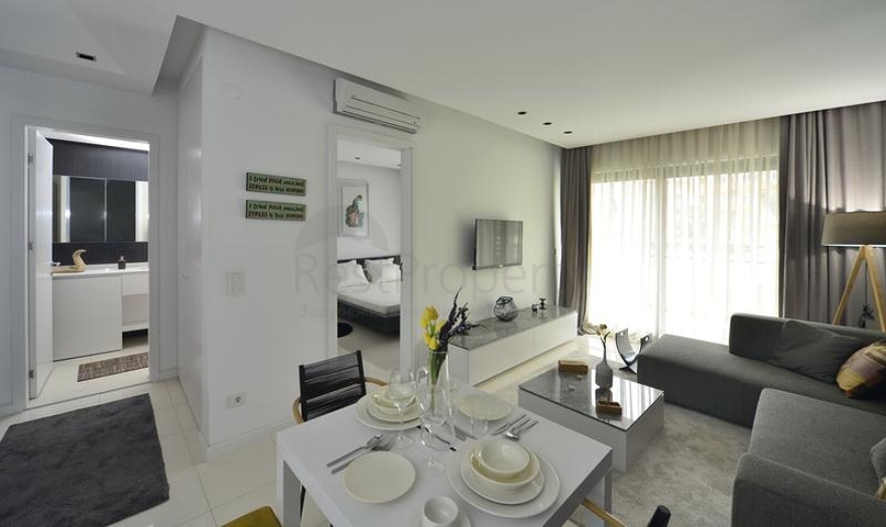 مجمع حديث على بعد 100 متر من شاطئ البحر الأبيض المتوسط في منطقة أوبا – ألانيا