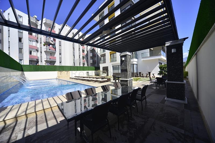 مجمع حديث على بعد 100 متر من شاطئ البحر الأبيض المتوسط في منطقة أوبا – ألانيا