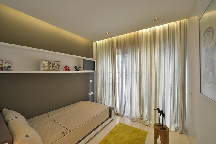 مجمع حديث على بعد 100 متر من شاطئ البحر الأبيض المتوسط في منطقة أوبا – ألانيا