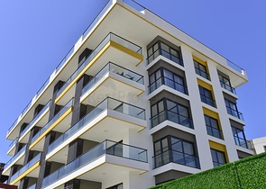 مجمع حديث على بعد 100 متر من شاطئ البحر الأبيض المتوسط في منطقة أوبا – ألانيا