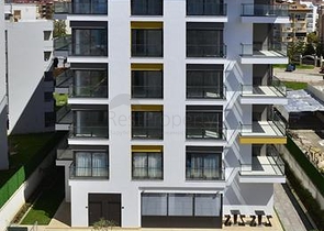 مجمع حديث على بعد 100 متر من شاطئ البحر الأبيض المتوسط في منطقة أوبا – ألانيا