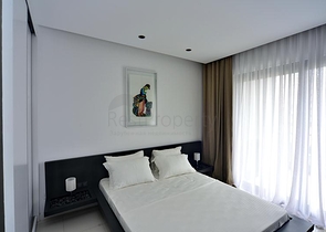 مجمع حديث على بعد 100 متر من شاطئ البحر الأبيض المتوسط في منطقة أوبا – ألانيا