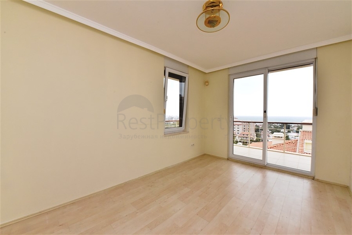 فيلا بإطلالات بانورامية ساحر على البحر في منطقة كوناكليه – ألانيا