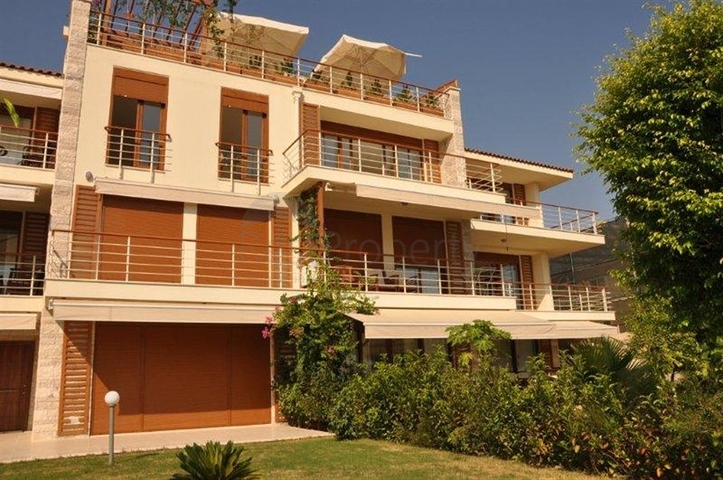 فيلا بإطلالات بانورامية ساحر على البحر في منطقة كوناكليه – ألانيا