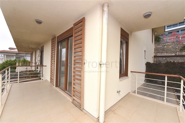 فيلا بإطلالات بانورامية ساحر على البحر في منطقة كوناكليه – ألانيا