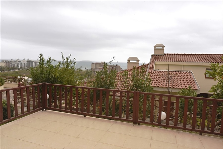 فيلا بإطلالات بانورامية ساحر على البحر في منطقة كوناكليه – ألانيا