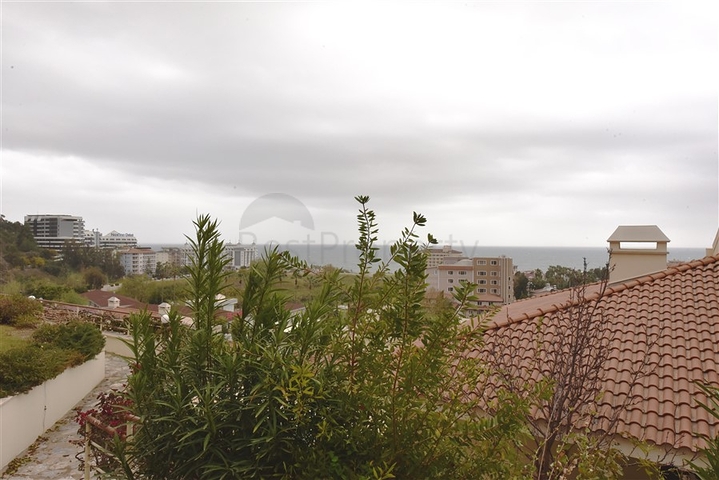 فيلا بإطلالات بانورامية ساحر على البحر في منطقة كوناكليه – ألانيا