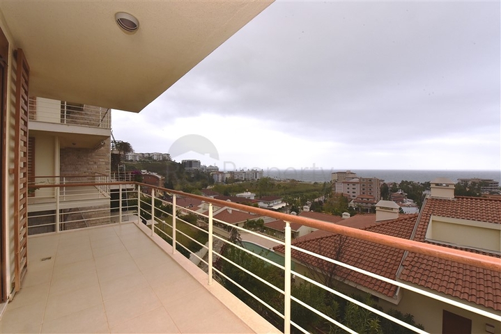 فيلا بإطلالات بانورامية ساحر على البحر في منطقة كوناكليه – ألانيا