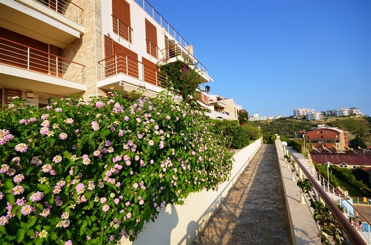 فيلا بإطلالات بانورامية ساحر على البحر في منطقة كوناكليه – ألانيا