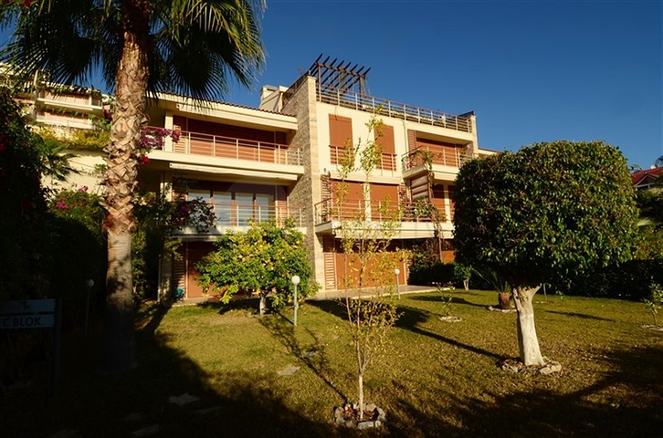 فيلا بإطلالات بانورامية ساحر على البحر في منطقة كوناكليه – ألانيا