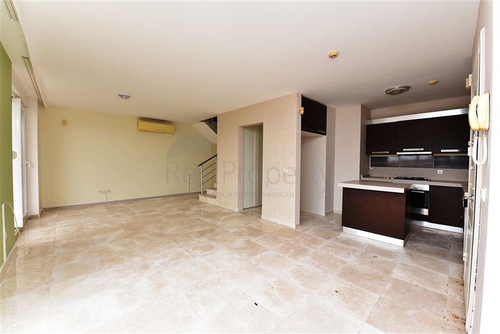 فيلا بإطلالات بانورامية ساحر على البحر في منطقة كوناكليه – ألانيا