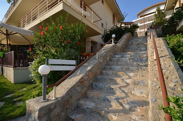 فيلا بإطلالات بانورامية ساحر على البحر في منطقة كوناكليه – ألانيا