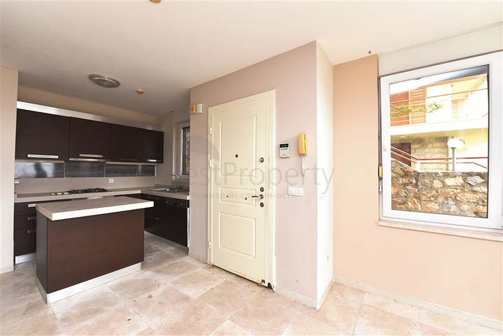 فيلا بإطلالات بانورامية ساحر على البحر في منطقة كوناكليه – ألانيا