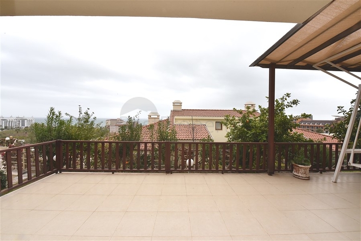 فيلا بإطلالات بانورامية ساحر على البحر في منطقة كوناكليه – ألانيا